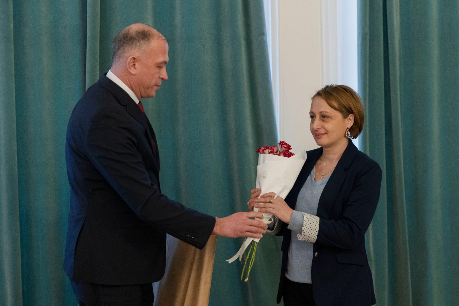 (ქართული) აფხაზეთის კულტურის, სპორტის და ახალგაზრდულ საქმეთა სააგენტოსა და აფხაზეთის ავტონომიური რესპუბლიკის განათლებისა და კულტურის სამინისტროს ორგანიზებით ღონისძიება „ქალი XXI საუკუნეში“ გაიმართა