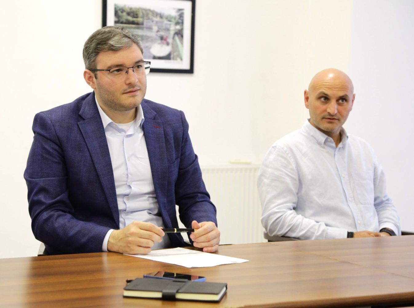 აფხაზეთის კულტურის, სპორტის და ახალგაზრდულ საქმეთა სააგენტოს დირექტორი ავთანდილ ძაგანია აფხაზეთის მაგიდის ჩოგბურთის ფედერაციის პრეზიდენტ ომარ პაპავას შეხვდა