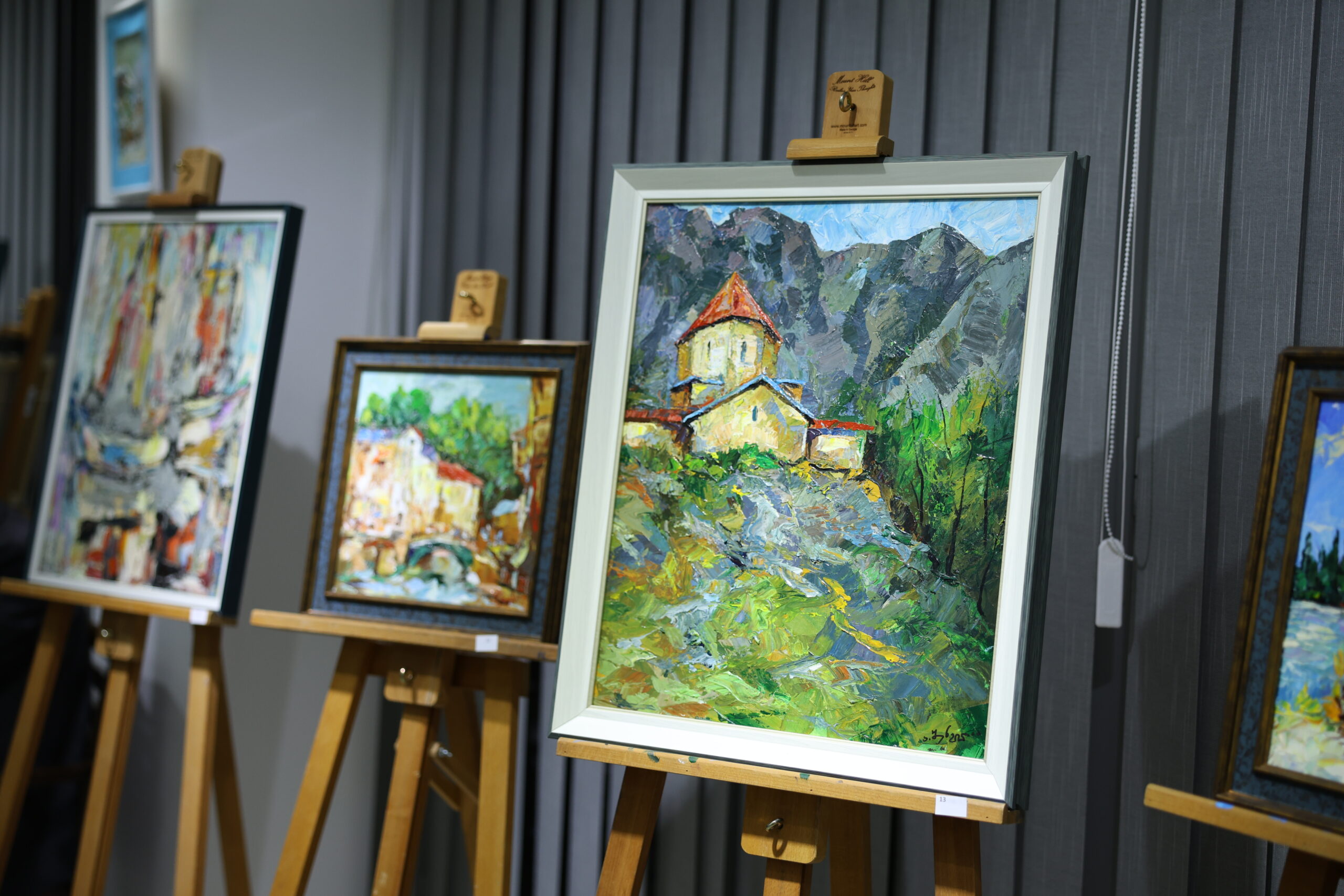 (ქართული) ვალერი არქანიას სახელობის არტ-გალერეაში აფხაზეთის დამსახურებული მხატვრის ავთანდილ შენგელიას საიუბილეო პერსონალური გამოფენა გაიმართა