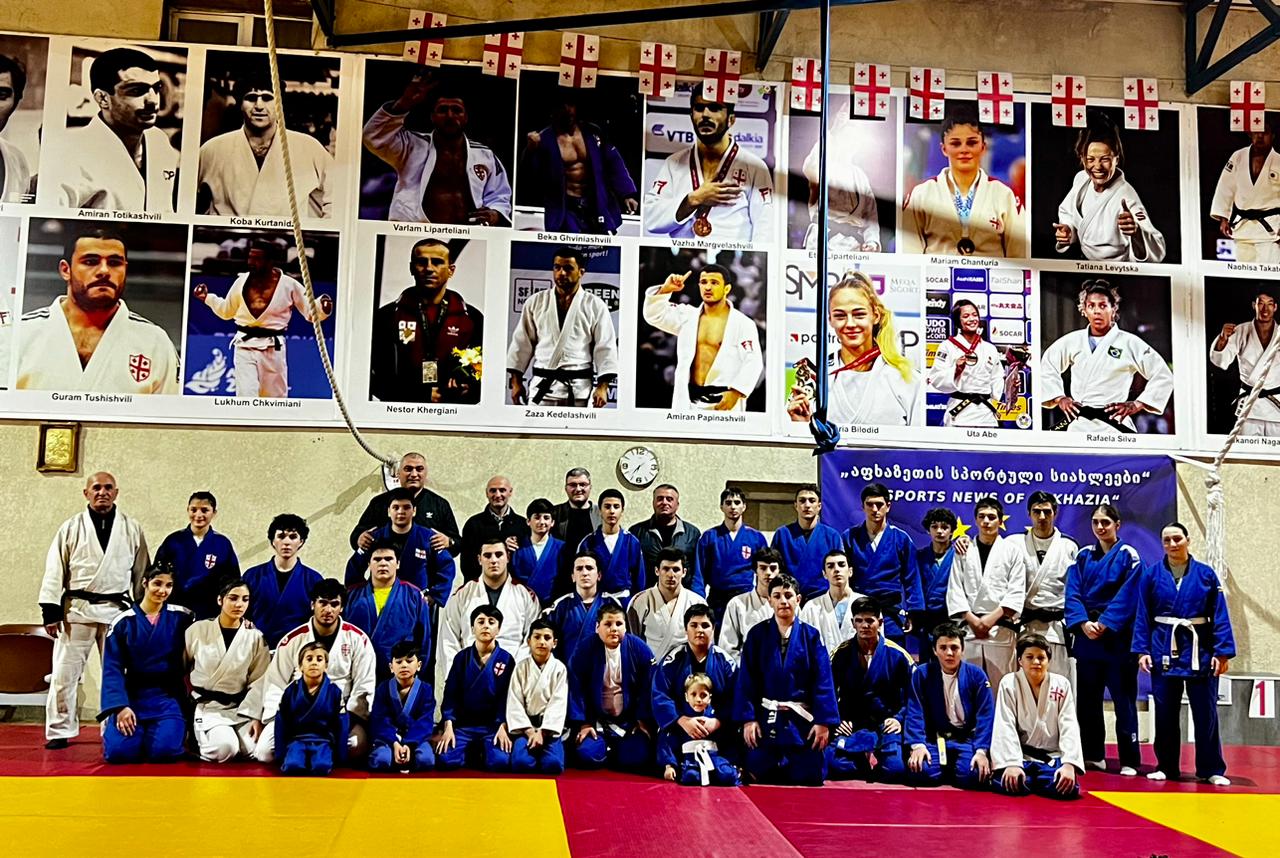 აფხაზეთის კულტურის, სპორტის და ახალგაზრდულ საქმეთა სააგენტოს დირექტორი აფხაზეთის ძიუდოს აკადემიის დირექტორს შეხვდა