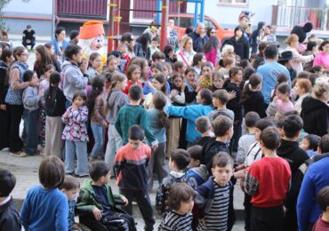 დევნილთა კომპაქტურ ჩასახლებებში მცხოვრები მოზარდებისთვის პროექტი „ჯადოსნური დღეები“ ზუგდიდსა და სენაკში გაიმართა