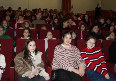 აფხაზეთიდან დევნილი ბავშვებისთვის წინასაახალწლო ღონისძიებები გაიმართა