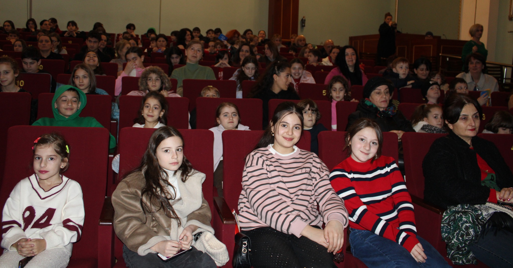 აფხაზეთიდან დევნილი ბავშვებისთვის წინასაახალწლო ღონისძიებები გაიმართა